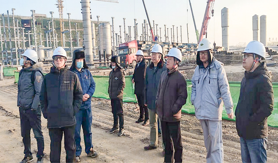 董事長(zhǎng)王晉源等一行人視察寧夏工廠建設(shè)進(jìn)度-4-900.jpg