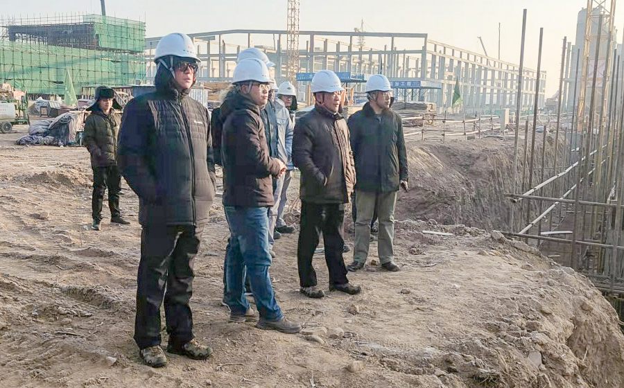 董事長(zhǎng)王晉源等一行人視察寧夏工廠建設(shè)進(jìn)度-1-900.jpg